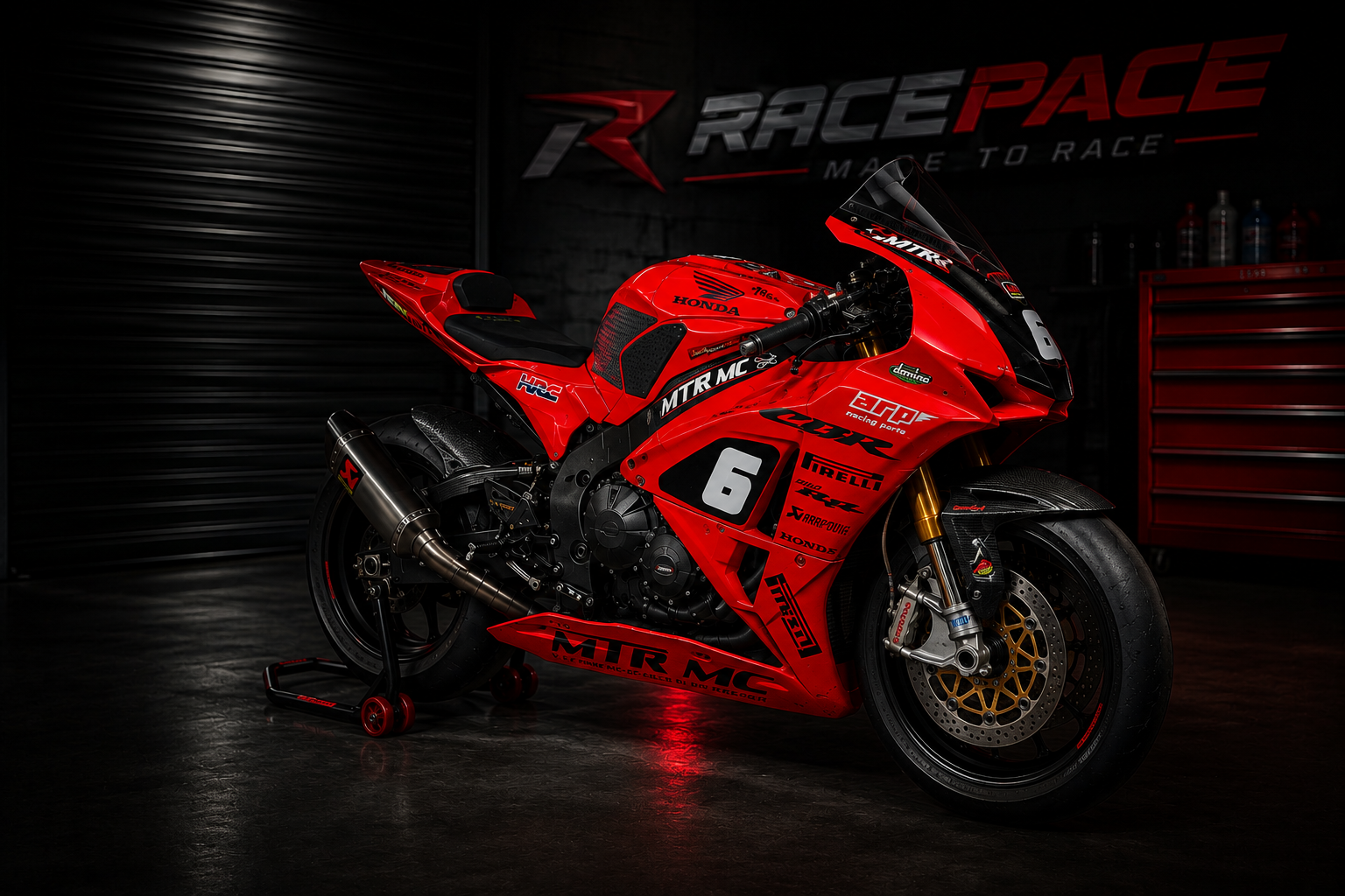 Rød Honda CBR1000RR banesykkel